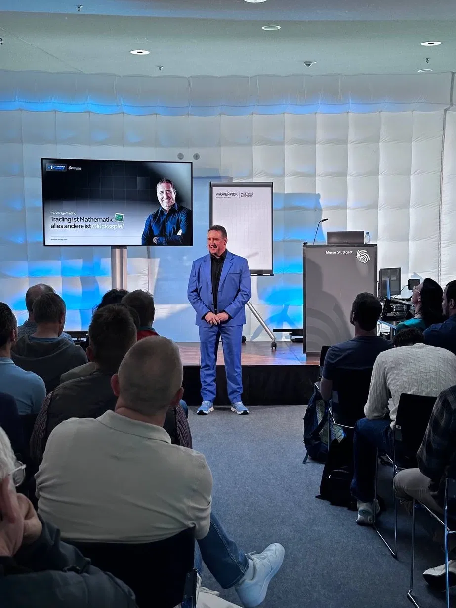 Markus Gabel presenting at a DowHow seminar